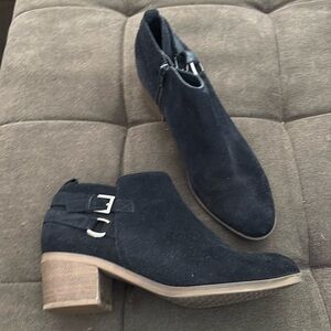 Sonoma Women’s Zip suede ankle boot - size 9 Navy Blue